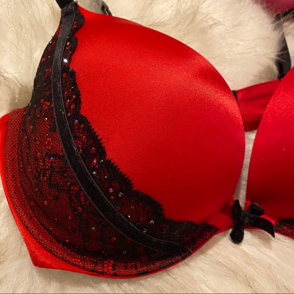 Very sexy red push up 36DD
